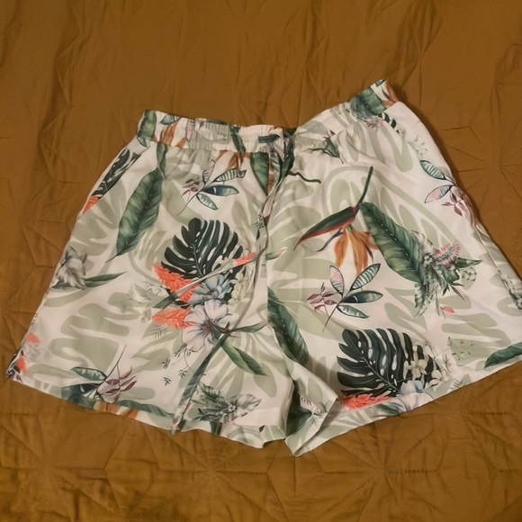 Two piece set . - Picture 2 of 2